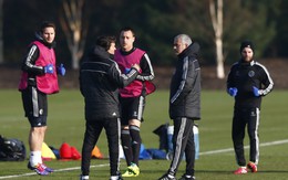 HLV Mourinho quyết tâm giành chiến thắng trong Ngày tặng quà