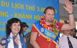 Du khách thứ 3 triệu của Nha Trang có nhiều quà hậu hĩ