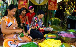 Con học chăm chút tết từ mẹ