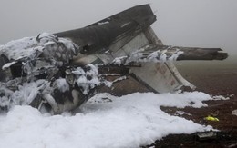 Sương mù dày đặc, máy bay đâm cột điện, 4 người chết