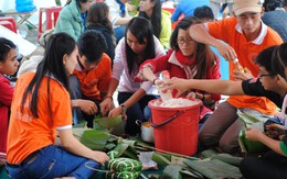 Bánh chưng tặng người nghèo