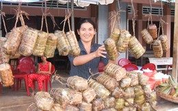 Bánh tét Trà Cuôn đang ra chợ cả ngàn đòn/ngày