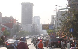 Mùng 2 tết: cả nước "nắng xuân ấm thơm môi hồng"