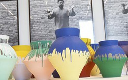 Nghệ sĩ Florida đập chiếc bình 1 triệu USD của Ai Weiwei