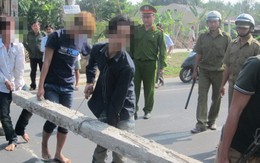 Nhậu xong khiêng cột bêtông chắn ngang đường gây tai nạn