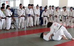 Sinh viên TDTT TPHCM thích thú với các ngôi sao Judo Nhật