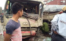 Xe khách đâm trực diện xe tải, hai tài xế bị thương nặng