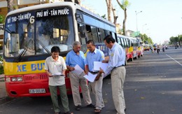 Xe buýt ngưng chạy tập thể, khách toát mồ hôi tìm xe khác