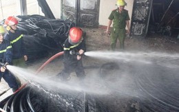 Cháy dữ dội kho vật tư Nhà máy cấp nước Hà Tĩnh