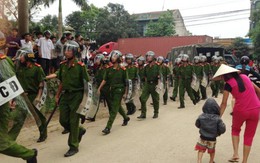 Giải vây phó Trưởng CA huyện bị hàng trăm người vây giữ