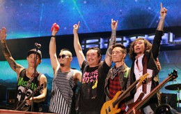 Chiến hạm rock không "neo" ở TP.HCM