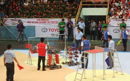 Đội vô địch Robocon tặng chiến sĩ Trường Sa toàn bộ giải thưởng