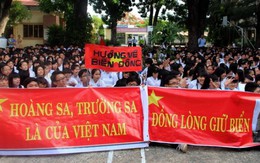 Sinh nhật Bác, học trò đặt biển Đông lên tim mình