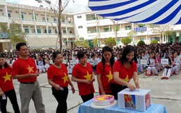 Chia tay năm học, tuổi học trò chung sức với biển Đông