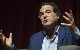 Oliver Stone làm phim về Edward Snowden