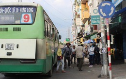Đặt trạm dừng xe buýt trước cửa nhà dân