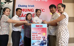 Khách sạn đặt thùng đóng góp hướng về biển Đông