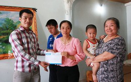 Trao tiền bạn đọc giúp gia đình cảnh sát biển