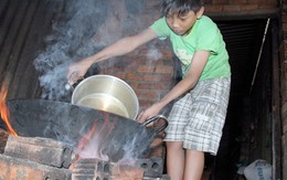 Nặng lòng cha mẹ nuôi con