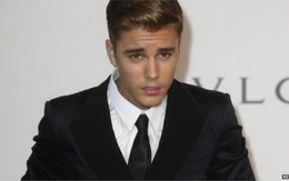 Ném trứng nhà hàng xóm, Justin Bieber bị quản thúc 2 năm