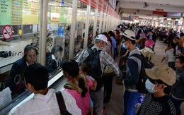 Thí sinh và người thân ùn ùn về quê sau kỳ thi ĐH
