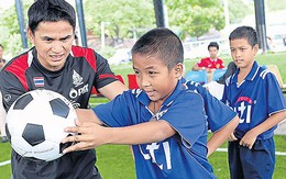 Kiatisak từ chối làm HLV trưởng tuyển Thái Lan