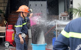 Nín thở xem lính cứu hỏa phá "bom" ga