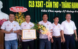 Mừng công CLB XSKT Cần Thơ thăng hạng