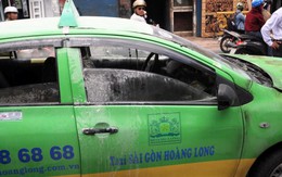 Taxi bốc cháy, hành khách mở cửa chạy thục mạng