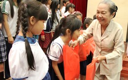 Trao 650 học bổng cho học sinh nghèo