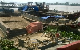 Ồ ạt hút cát lậu, sẵn sàng đánh chìm ghe bỏ trốn