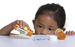 ​Khi cha mẹ làm bác sĩ cho con