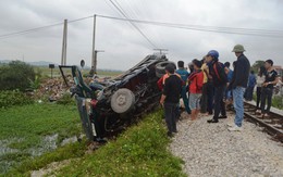 Vượt đường sắt, ôtô bị tàu hoả tông lật xuống ruộng