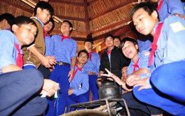 ​Đưa trống chiêng, nhà gươl vào trường học