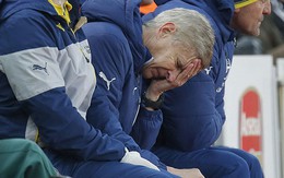 HLV Wenger nổi cáu với trọng tài và hàng thủ Arsenal