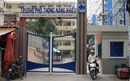 ​Hiệu phó dạy thêm trong trường