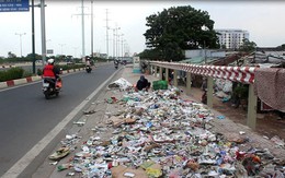 ​Phơi rác trên vỉa hè