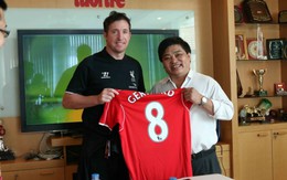 Robbie Fowler thăm tòa soạn Tuổi Trẻ