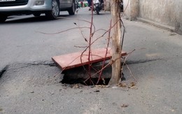 Lộ hố "tử thần" trước tòa nhà bảo hiểm xã hội TP.HCM