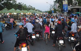 Buôn bán ế ẩm, tiểu thương chợ đêm Cà Mau ngăn đường
