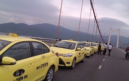 Phát hiện tài xế taxi chết trong xe đang đậu trên vỉa hè