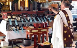 Người Nhật làm đám tang cho robot
