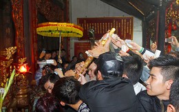 Lễ hội đền Trần: Cơ bản an toàn, không ai bị... thương
