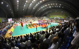 Khán giả nô nức xem các "chân dài" ở Giải VTV - Bình Điền 2015