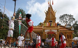 ​Sân bóng trong chùa