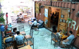 Người Sài Gòn uống cafe trong container, Hà Nội trong bus