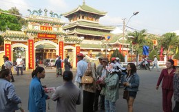 ​Thu phí tham quan khu vực núi Sam