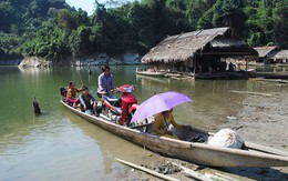 Nhịp đời qua ống kính: Cách trở