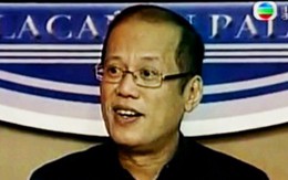 Vì sao Tổng thống Philippines hay cười lúc "dầu sôi lửa bỏng"?