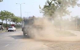 Phạt 5 xe tải rải bùn đất "bức tử" mặt đường